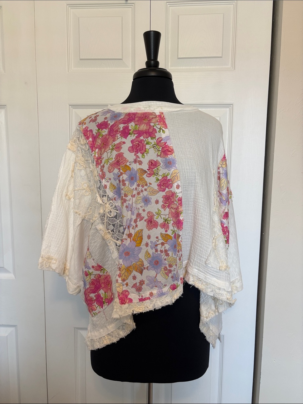 POL White Floral-Print Lace-Trim Top